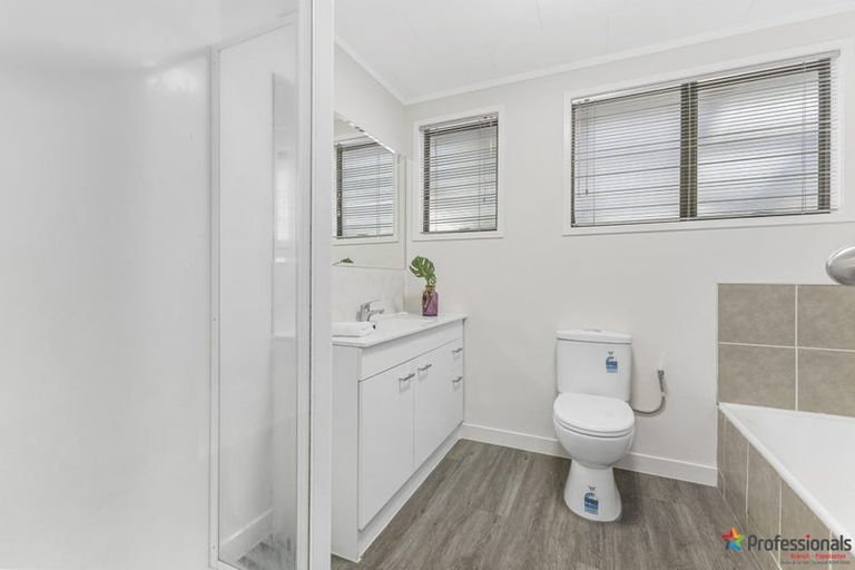 Photo of property in 1/7 Mon Desir Place, Manurewa, Auckland, 2102