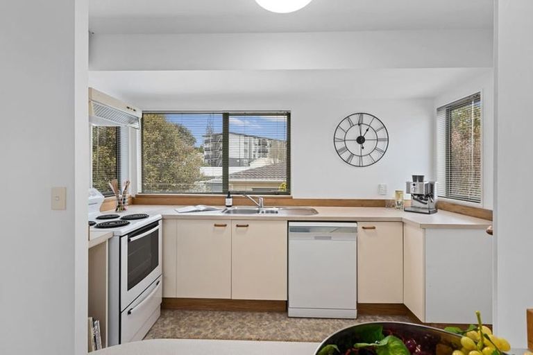 Photo of property in 1/12 Sunnyfield Crescent, Glenfield, Auckland, 0629