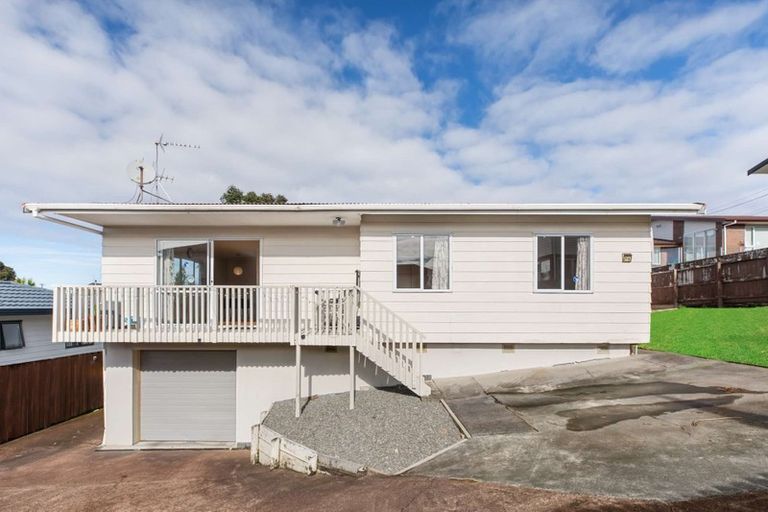 Photo of property in 2/21 Te Atatu Road, Te Atatu South, Auckland, 0610