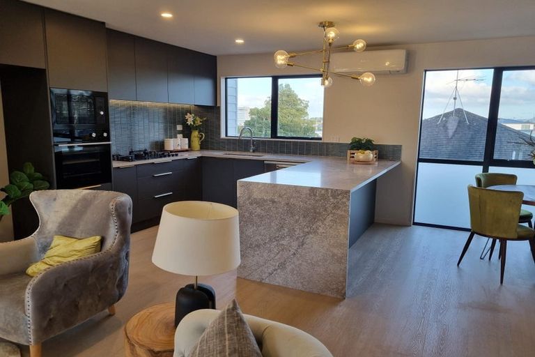 Photo of property in 1e Currey Crescent, Milford, Auckland, 0620