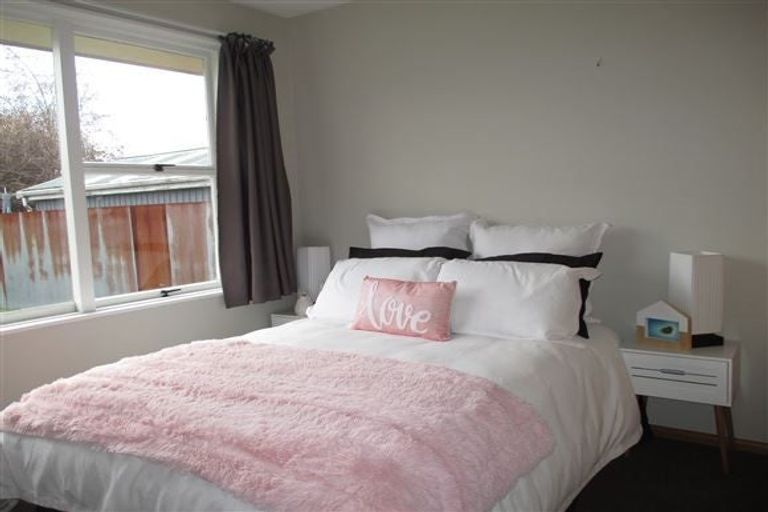 Photo of property in 6 Davidson Crescent, Hornby, Christchurch, 8042