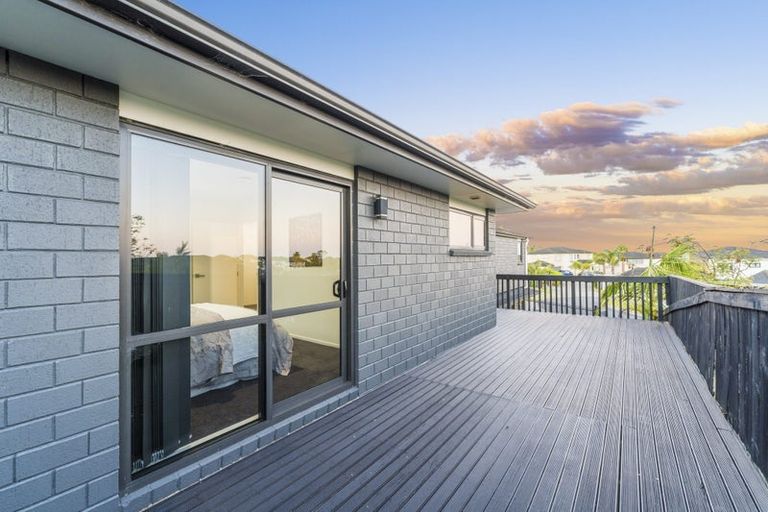 Photo of property in 12 San Casello Rise, Henderson, Auckland, 0612