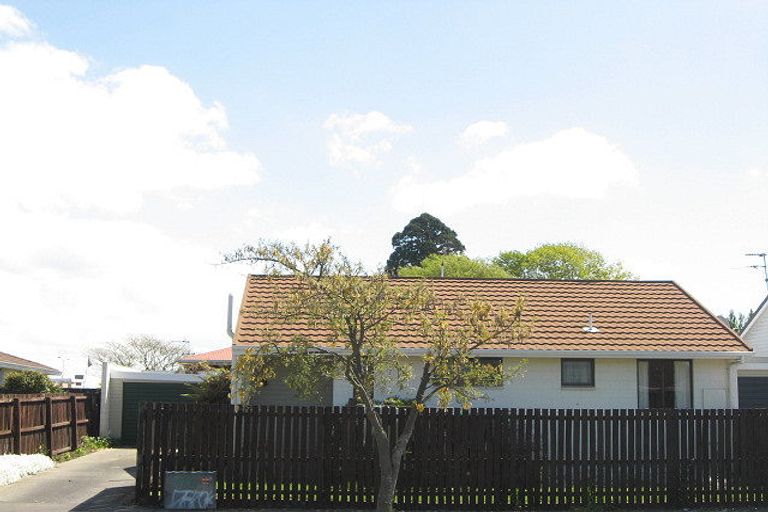 Photo of property in 2/51 Chipping Lane, Redwood, Christchurch, 8051