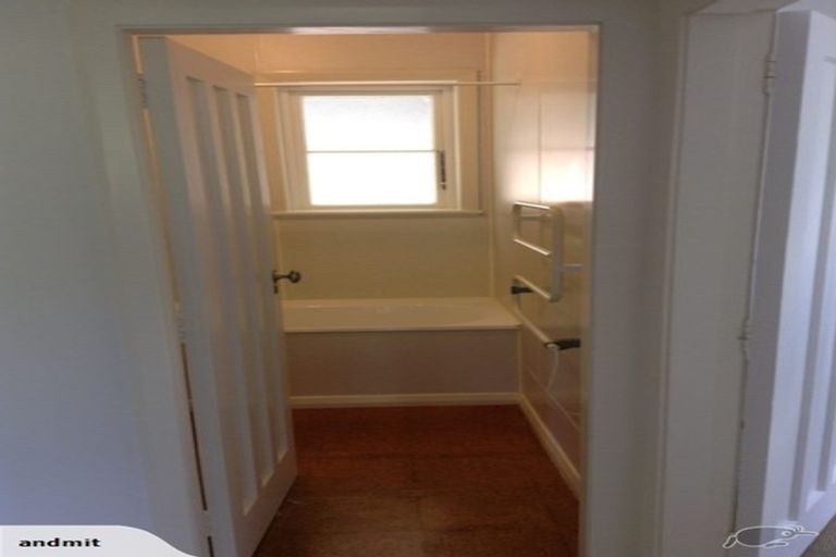 Photo of property in 20 Sydenham Street, Northland, Wellington, 6012