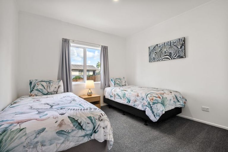 Photo of property in 15 Rosario Crescent, Red Beach, 0932