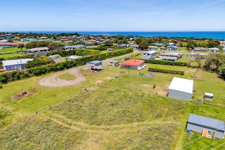 Photo of property in 185 Tasman Street, Opunake, 4616