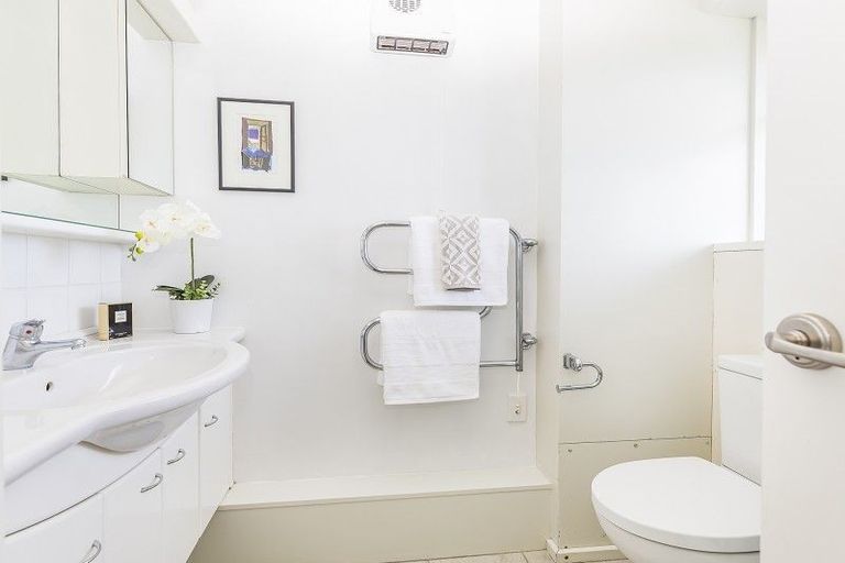 Photo of property in Gateway Apartments, 19 Maida Vale Road, Roseneath, Wellington, 6011