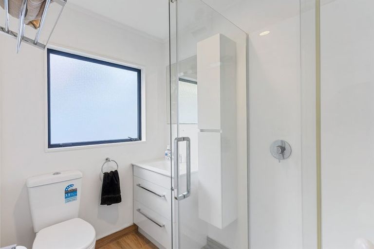 Photo of property in 2/135 Spinella Drive, Bayview, Auckland, 0629