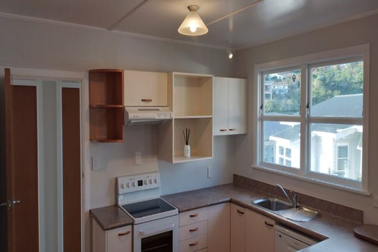 Photo of property in 7 Terrance Grove, Paparangi, Wellington, 6037