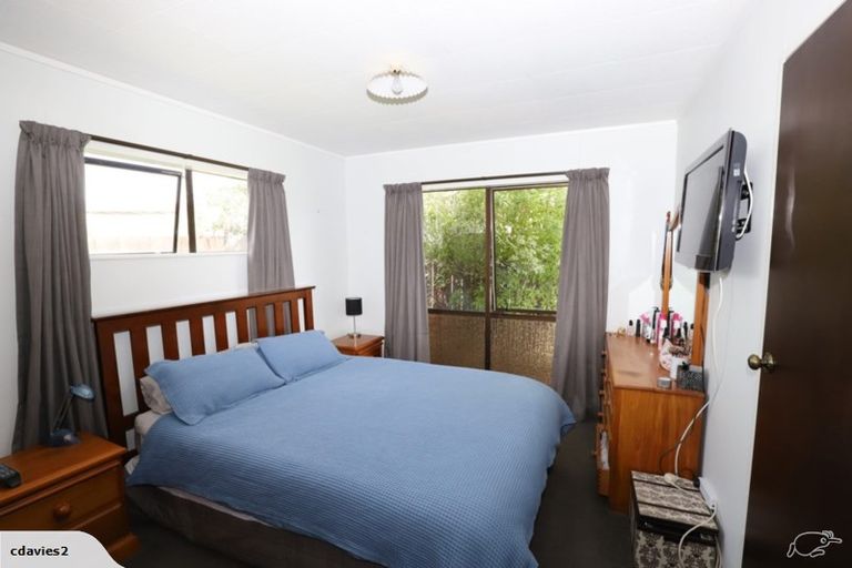 Photo of property in 48 Acacia Street, Kelvin Grove, Palmerston North, 4414