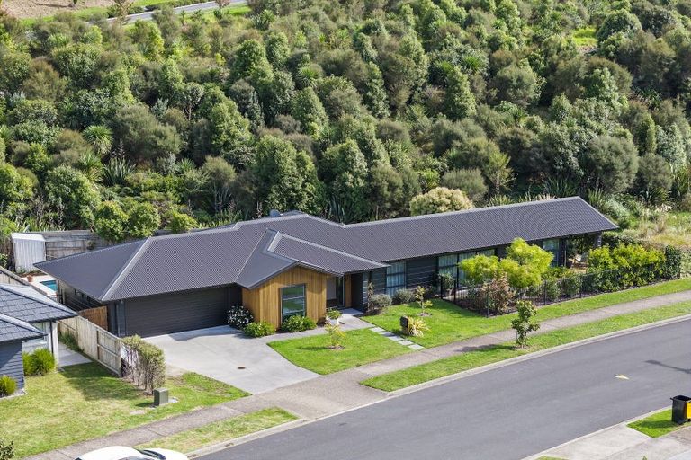 Photo of property in 38 Pakanga Grove, Pyes Pa, Tauranga, 3112