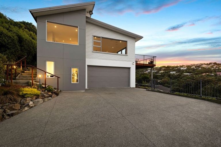 Photo of property in 18 Maffeys Road, Mount Pleasant, Christchurch, 8081
