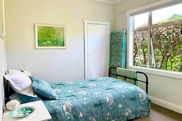 Photo of property in 2/104 Stanley Point Road, Stanley Point, Auckland, 0624