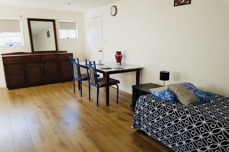 Photo of property in 23b Kelman Road, Kelston, Auckland, 0602