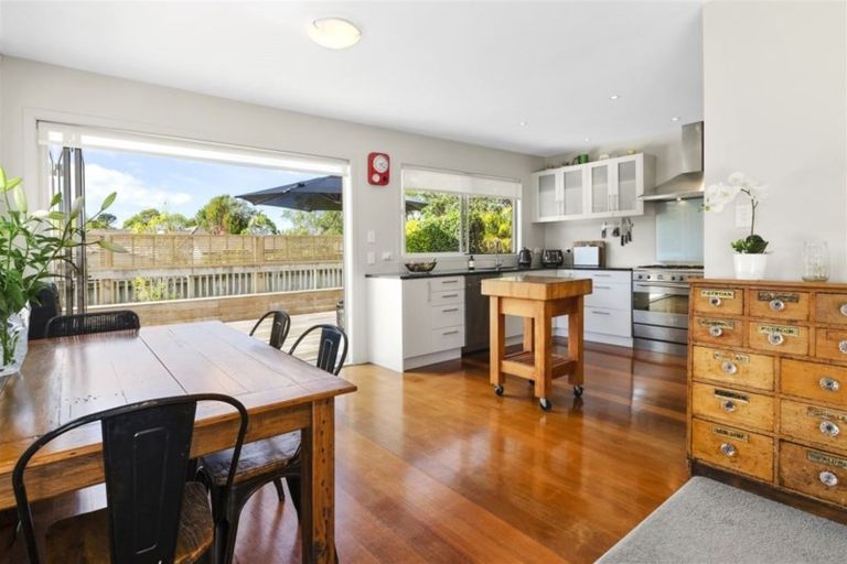 Photo of property in 2 Ponui Place, Mairangi Bay, Auckland, 0630