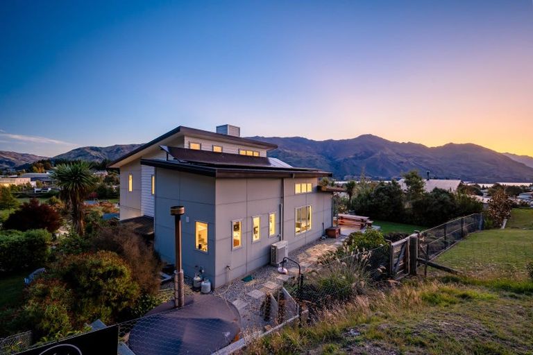 Photo of property in 9 Trevathan Lane, Wanaka, 9305
