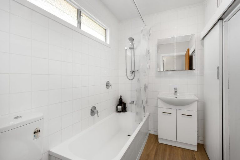 Photo of property in 1/11 Division Street, Riccarton, Christchurch, 8041