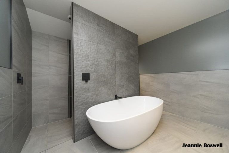 Photo of property in 17 Kowhai Street, Tokomaru, Palmerston North, 4474