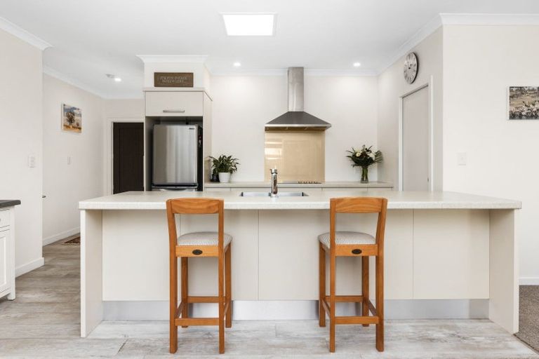 Photo of property in 12 Rotoiti Way, Poraiti, Napier, 4112