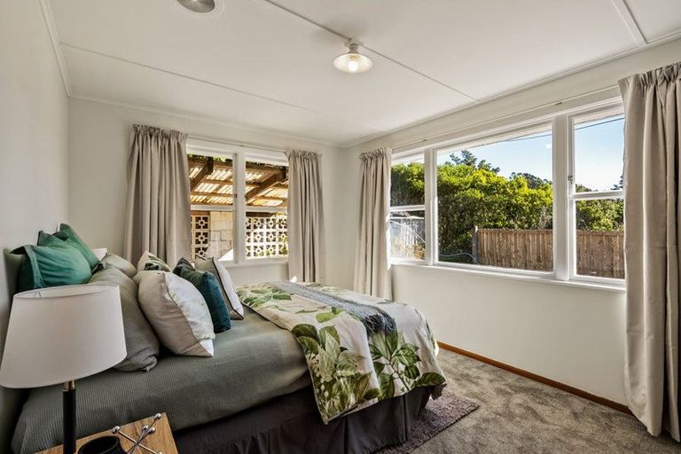 Photo of property in 61 Beazley Avenue, Paparangi, Wellington, 6037