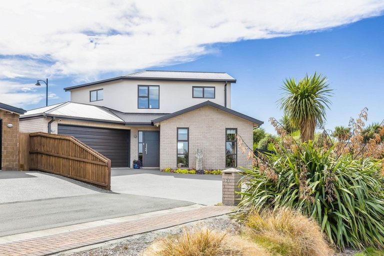 Photo of property in 21 Tangy Loch Lane, Broomfield, Christchurch, 8042