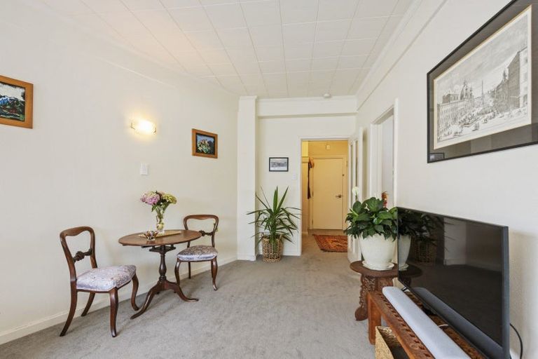 Photo of property in Wharenui Apartments, 274 Oriental Parade, Oriental Bay, Wellington, 6011