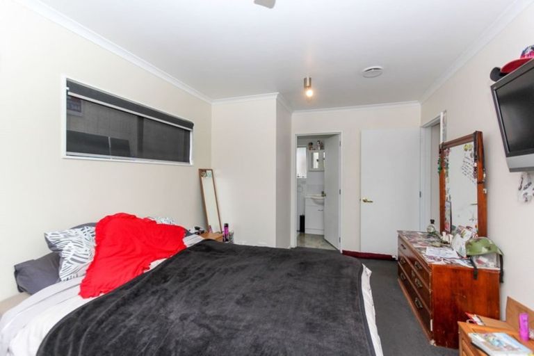 Photo of property in 7 Marchant Place, Westown, New Plymouth, 4310