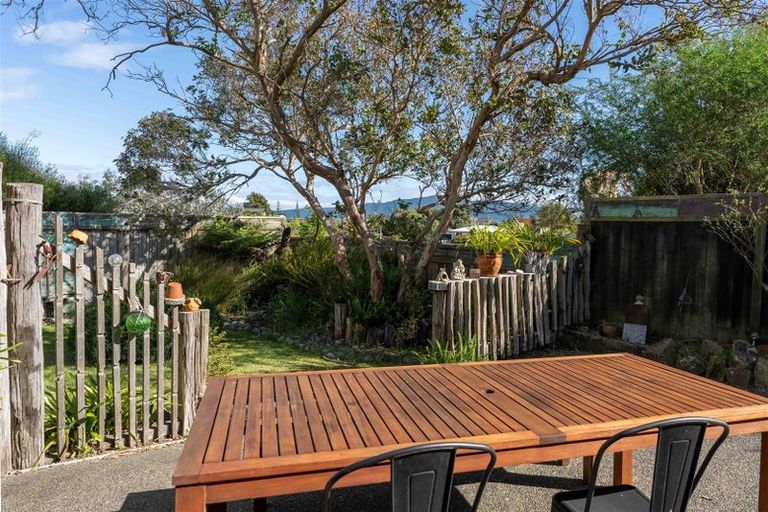 Photo of property in 4 Flaxmere Street, Waikanae Beach, Waikanae, 5036