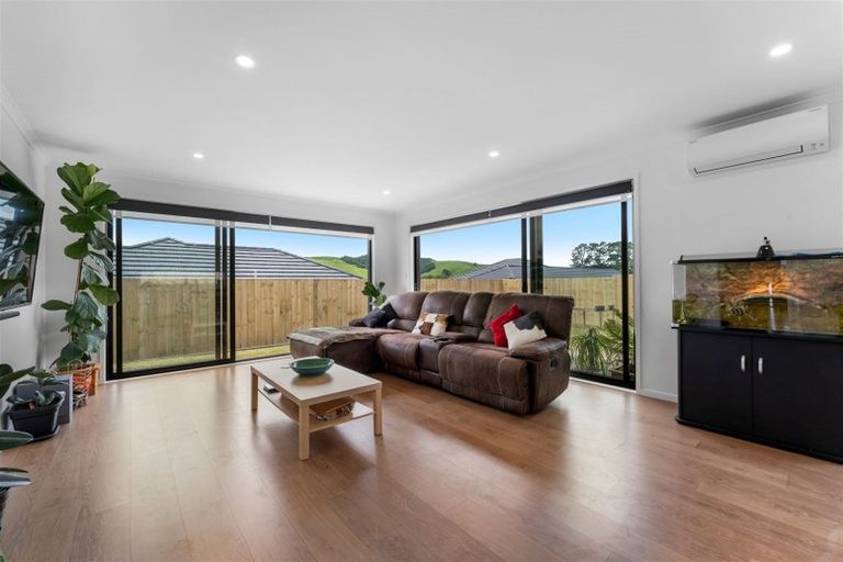 Photo of property in 37 Urumaraki Avenue, Helensville, 0800