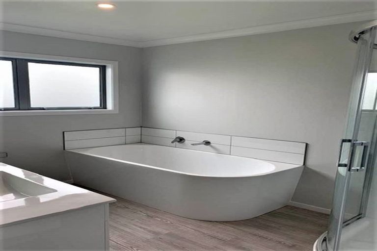 Photo of property in 11 Torea Place, Kenepuru, Porirua, 5022