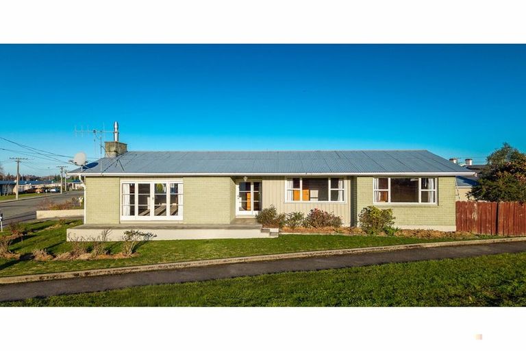 Photo of property in 2 Kennedy Crescent, Waimate, 7924