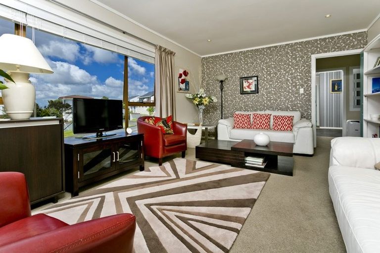 Photo of property in 1/2 Morice Place, Torbay, Auckland, 0630