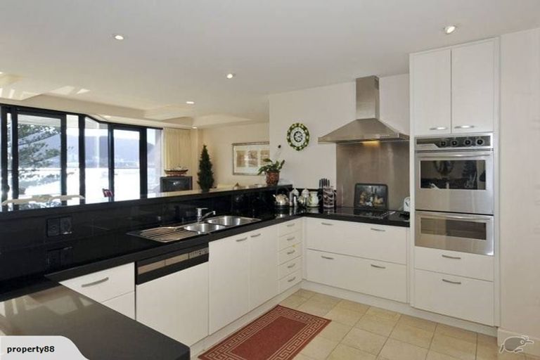 Photo of property in 9/310 Oriental Parade, Oriental Bay, Wellington, 6011