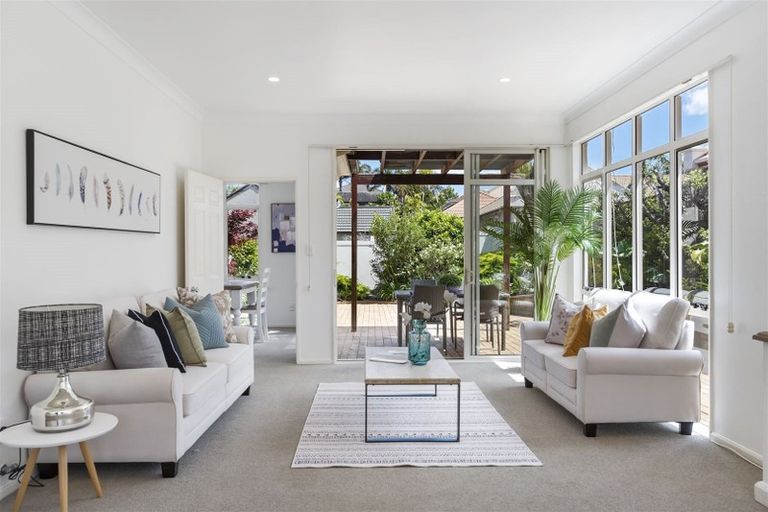 Photo of property in 5 Kentia Way, Somerville, Auckland, 2014