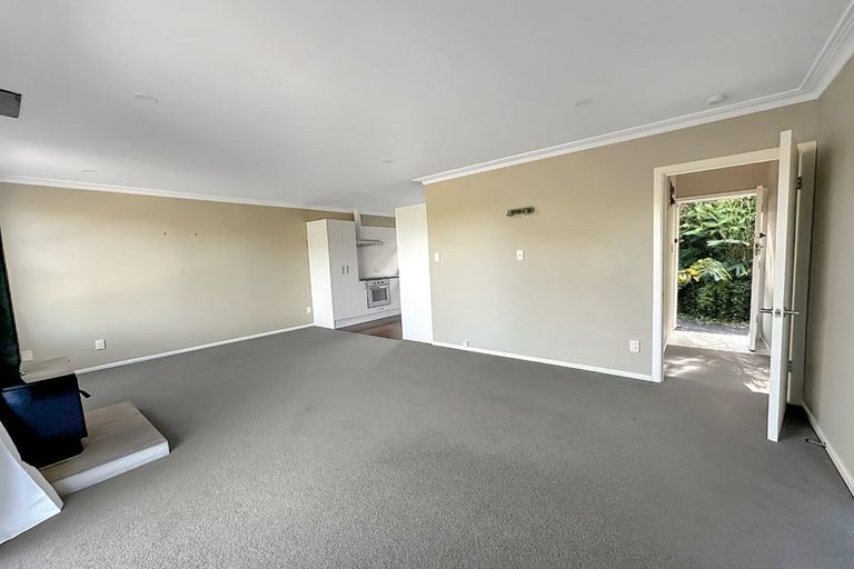 Photo of property in 1/39 St Peters Street, Northcote, Auckland, 0627