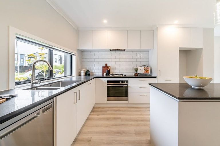 Photo of property in 84 Mawai Hakona Drive, Wallaceville, Upper Hutt, 5018