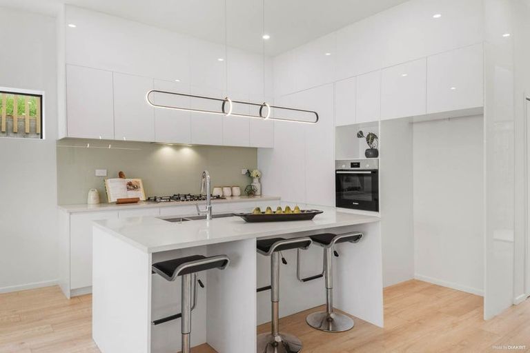 Photo of property in 10 Celestial Crescent, Orewa, 0931