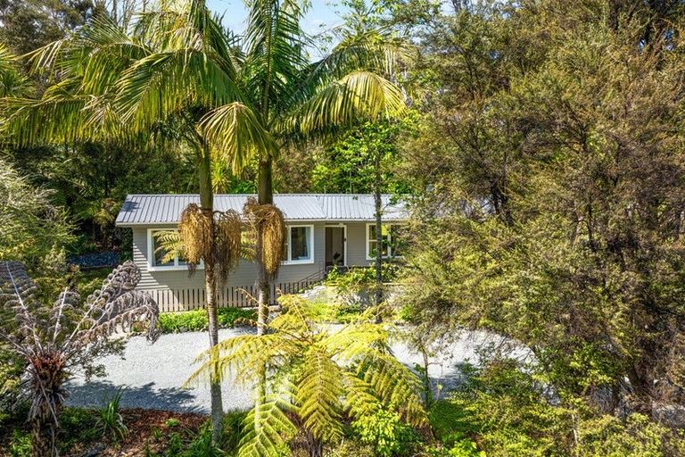 Photo of property in 1060 Sandspit Road, Sandspit, Warkworth, 0982