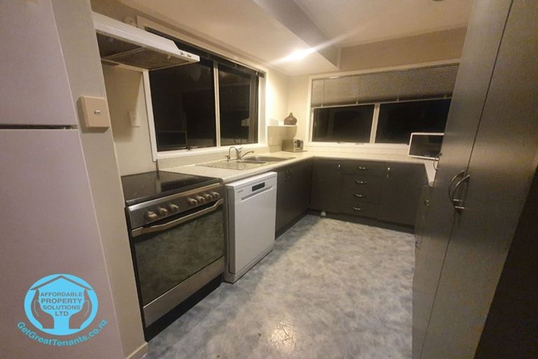 Photo of property in 47 John Dee Crescent, Red Beach, 0932