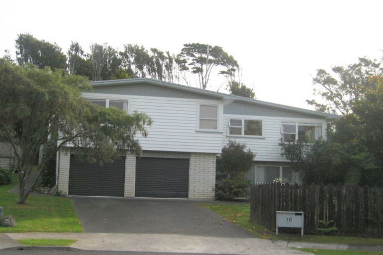 Photo of property in 10 Somerville Terrace, Tawa, Wellington, 5028
