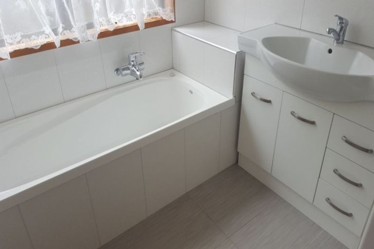 Photo of property in 3 Marina Heights, Half Moon Bay, Auckland, 2012