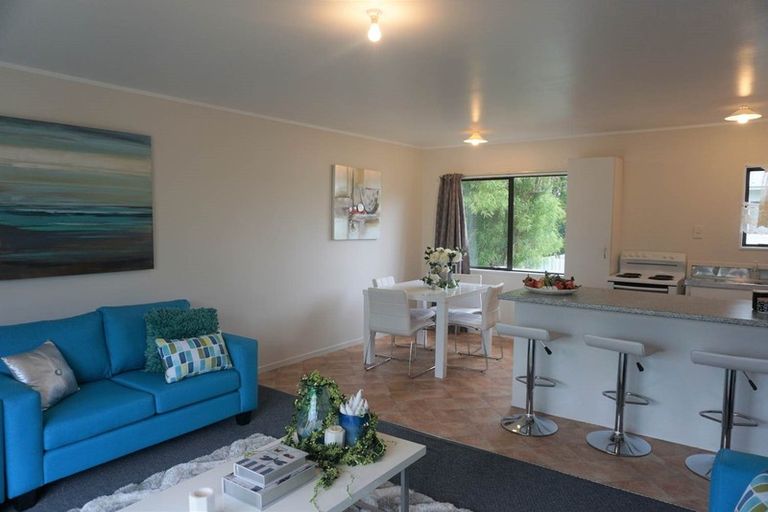 Photo of property in 2/46 Shifnal Drive, Randwick Park, Auckland, 2105