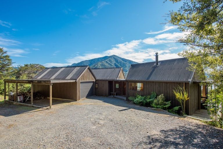 Photo of property in 556 Moetapu Bay Road, Moetapu Bay, Picton, 7282