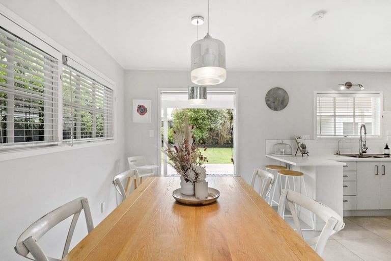 Photo of property in 2/4 Coronation Street, Belmont, Auckland, 0622