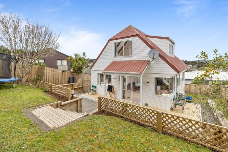 Photo of property in 2/7 Fernlea Rise, Bayview, Auckland, 0629