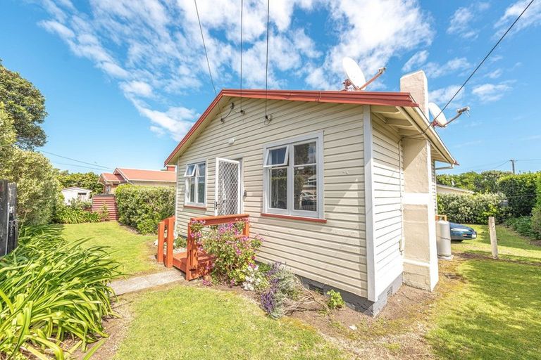 Photo of property in 31 Karaka Street, Castlecliff, Whanganui, 4501