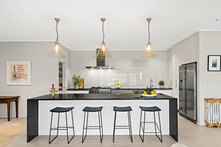 Photo of property in 30 Tamahunga Drive, Matakana, 0985