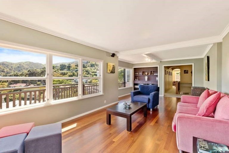 Photo of property in 9 Gill Road, Lowry Bay, Lower Hutt, 5013