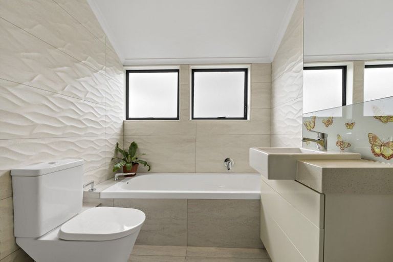 Photo of property in 17a Moana Avenue, Onehunga, Auckland, 1061