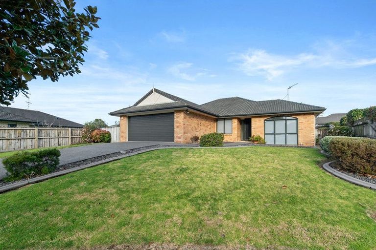 Photo of property in 16 Beverage Place, Rosehill, Papakura, 2113